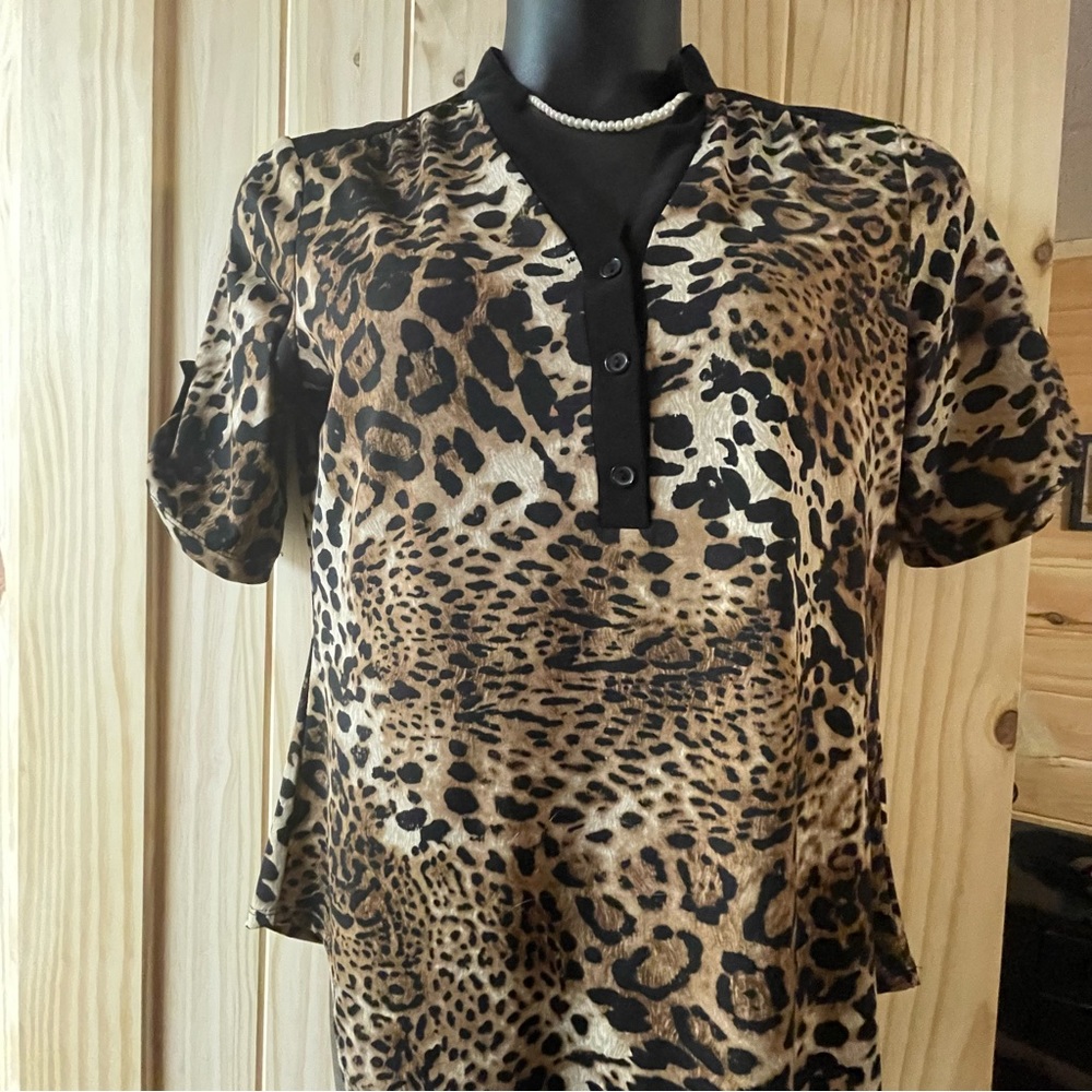 Leopard print women’s blouse Size Med.